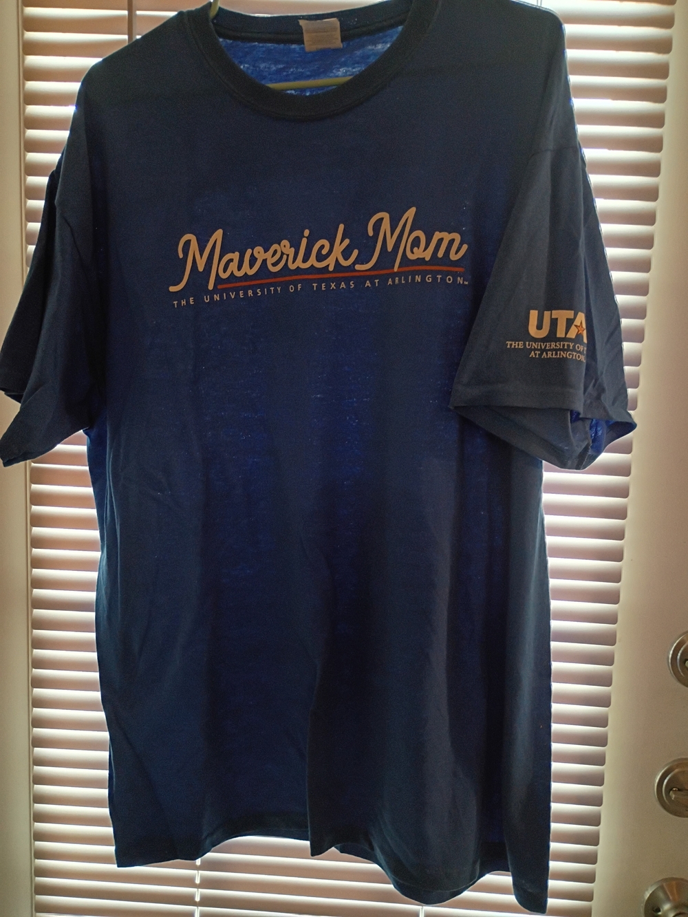 🐎 University of Texas at Arlington UTA Maverick Mom Blue & Orange T-Shirt XL